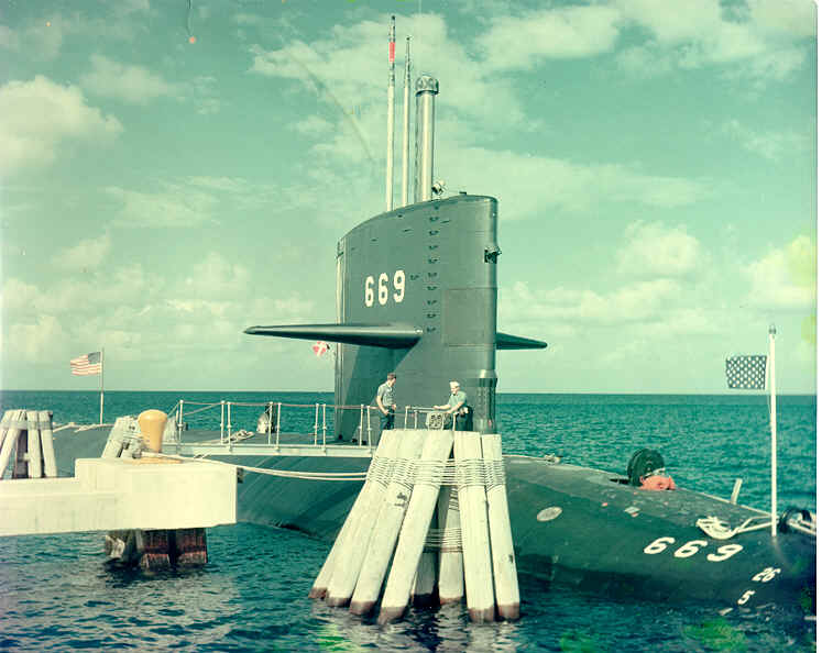 ssn669_1.jpg (452627 bytes)